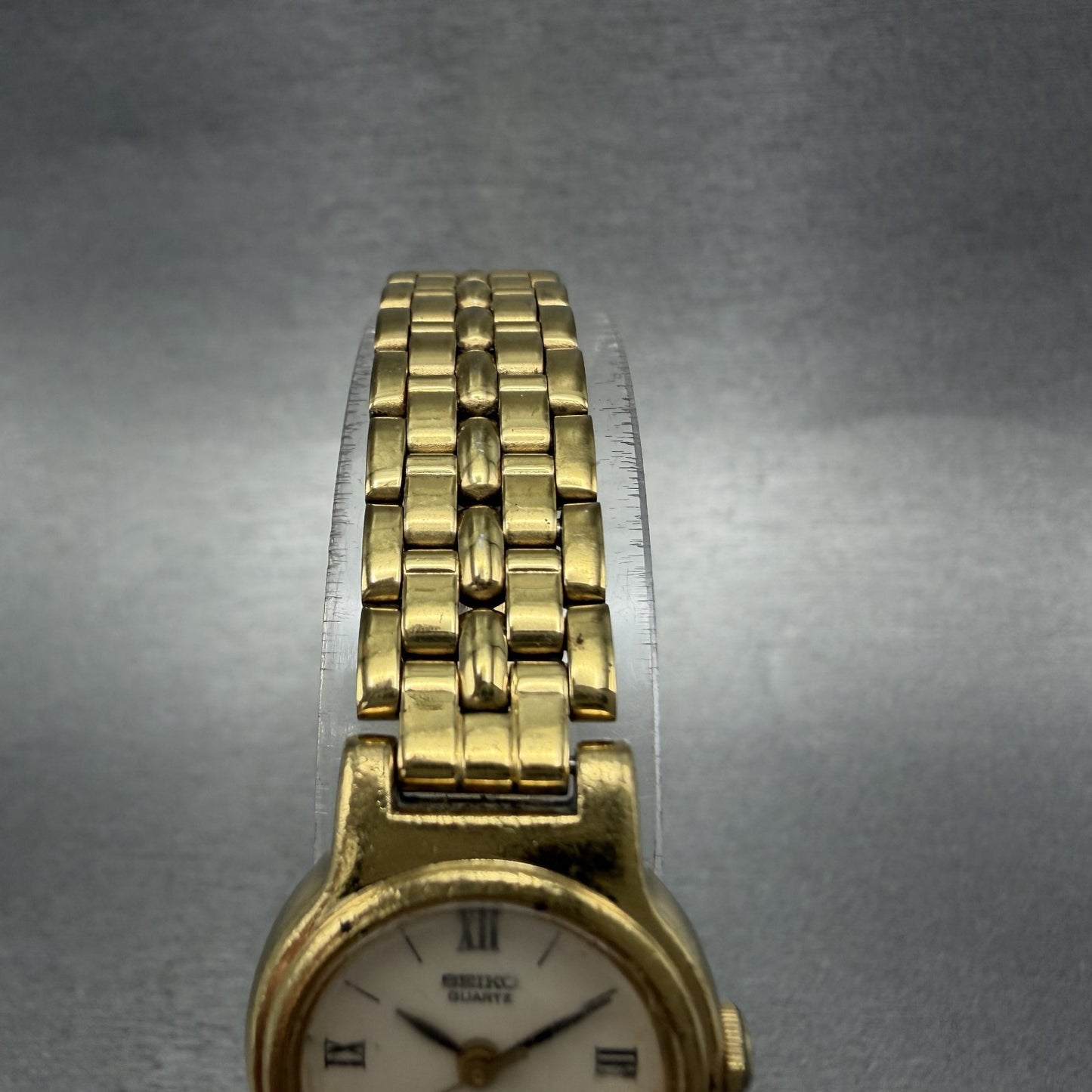 Seiko Watch Women 19mm White Dial Gold Tone Round V4010518 New Battery4