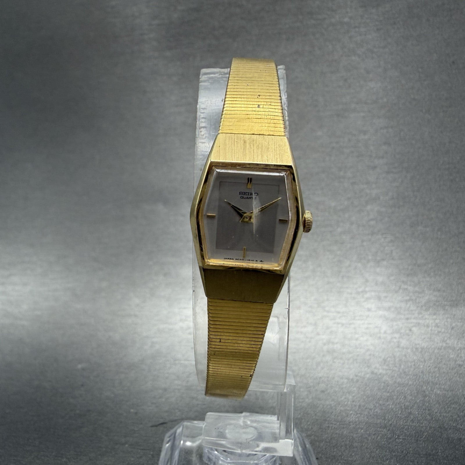 Seiko Watch Women 17mm Silver Dial Gold Tone Hexagon 2C205790 New Battery5
