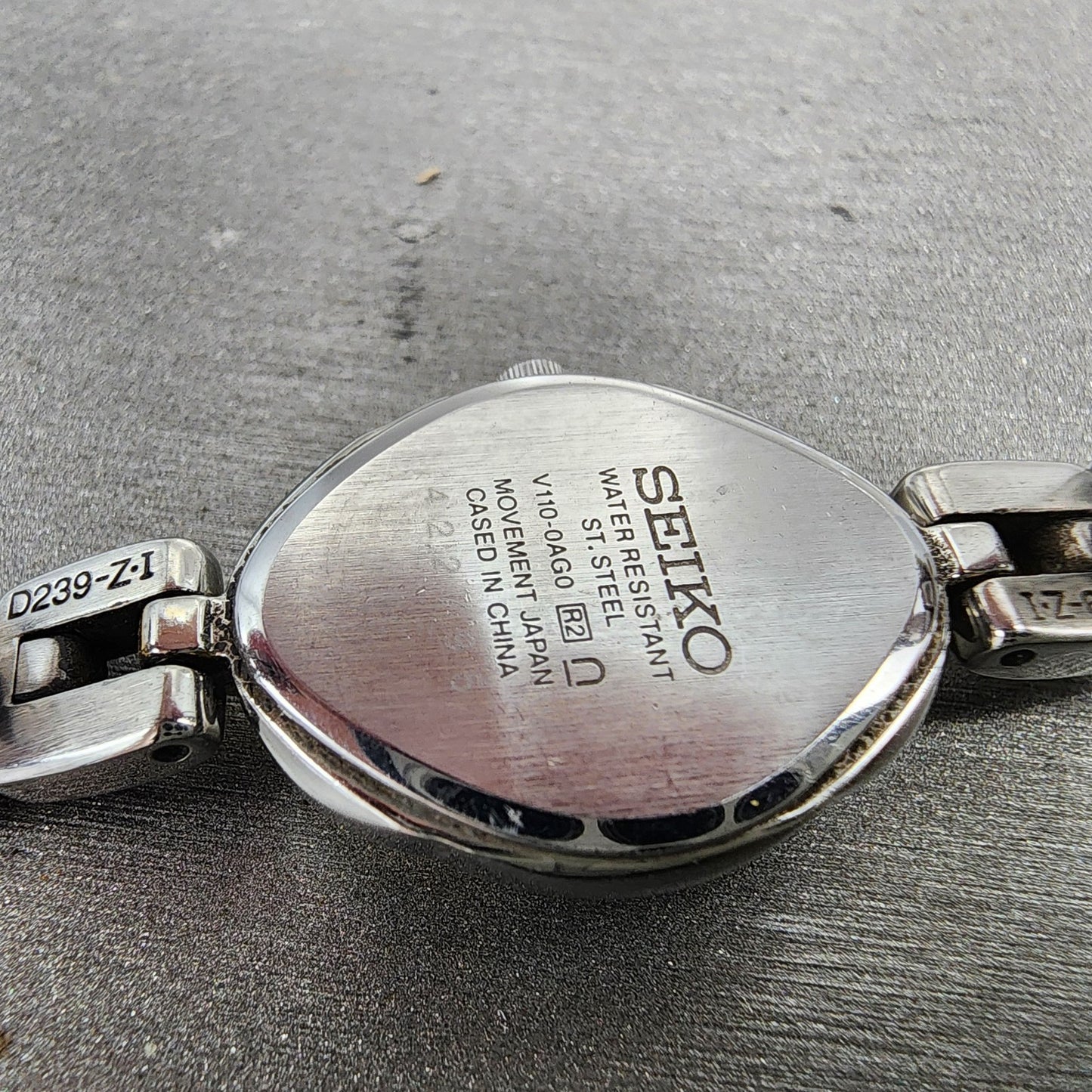 Seiko Solar Watch Women 19mm Gray Dial Two Tone Oval V1100AG0 Runs Bracelet9