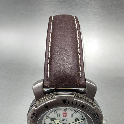 Victorinox Swiss Army Sportline Watch Men 37mm Gray Dial Silver Tone Date NewBat4
