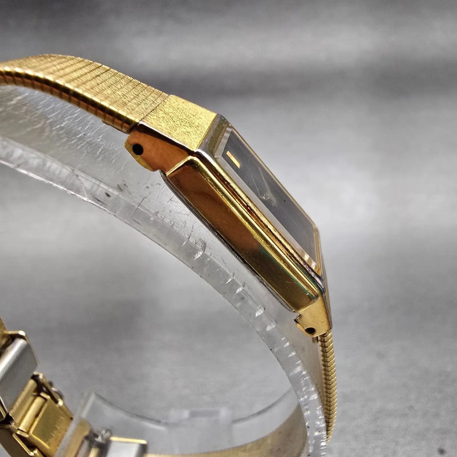 Seiko Tank Watch Women 12mm Black Dial Gold Tone Rectangle 2E20-5490 New Battery3