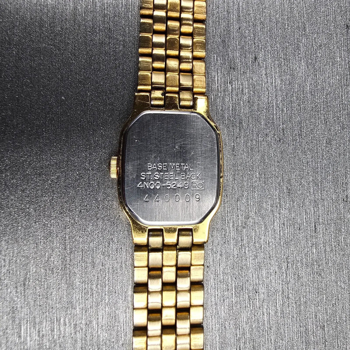 Seiko Watch Women 16mm Champagne Dial Gold Tone Rectangle 4N00-5249 New Battery10