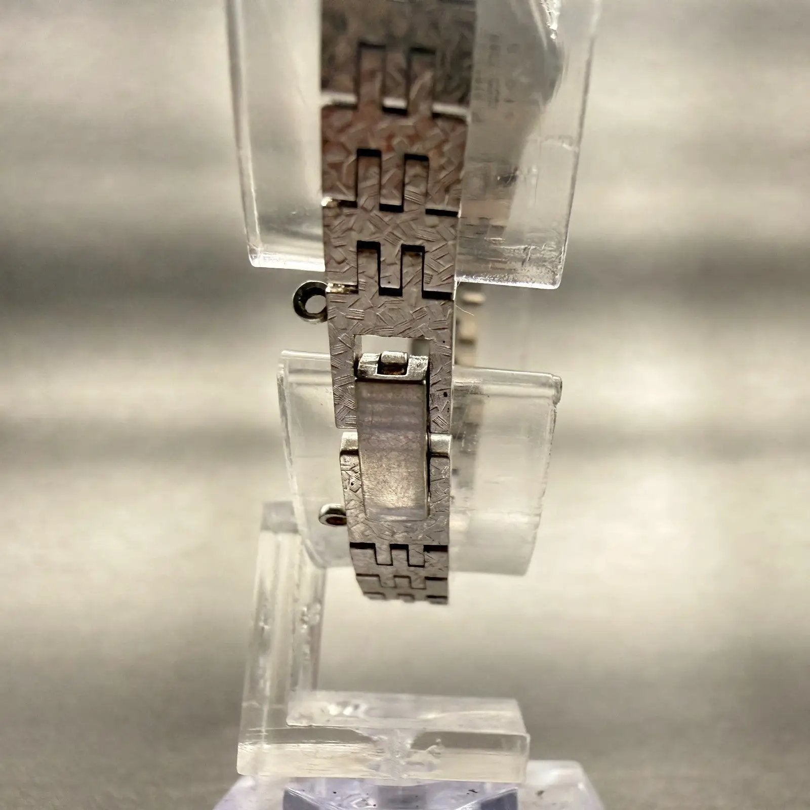 Seiko Watch Women 17mm Silver Dial Silver Tone Oval 1400-7389 New Battery VTG7
