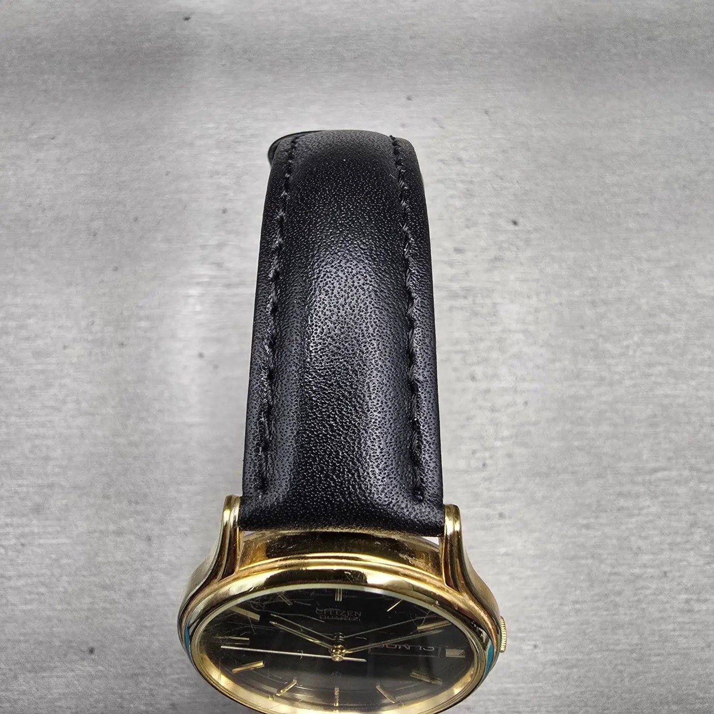 Citizen CQ Watch Men 34mm Black Dial Gold Tone Daydate 2500-S76418 New Battery4