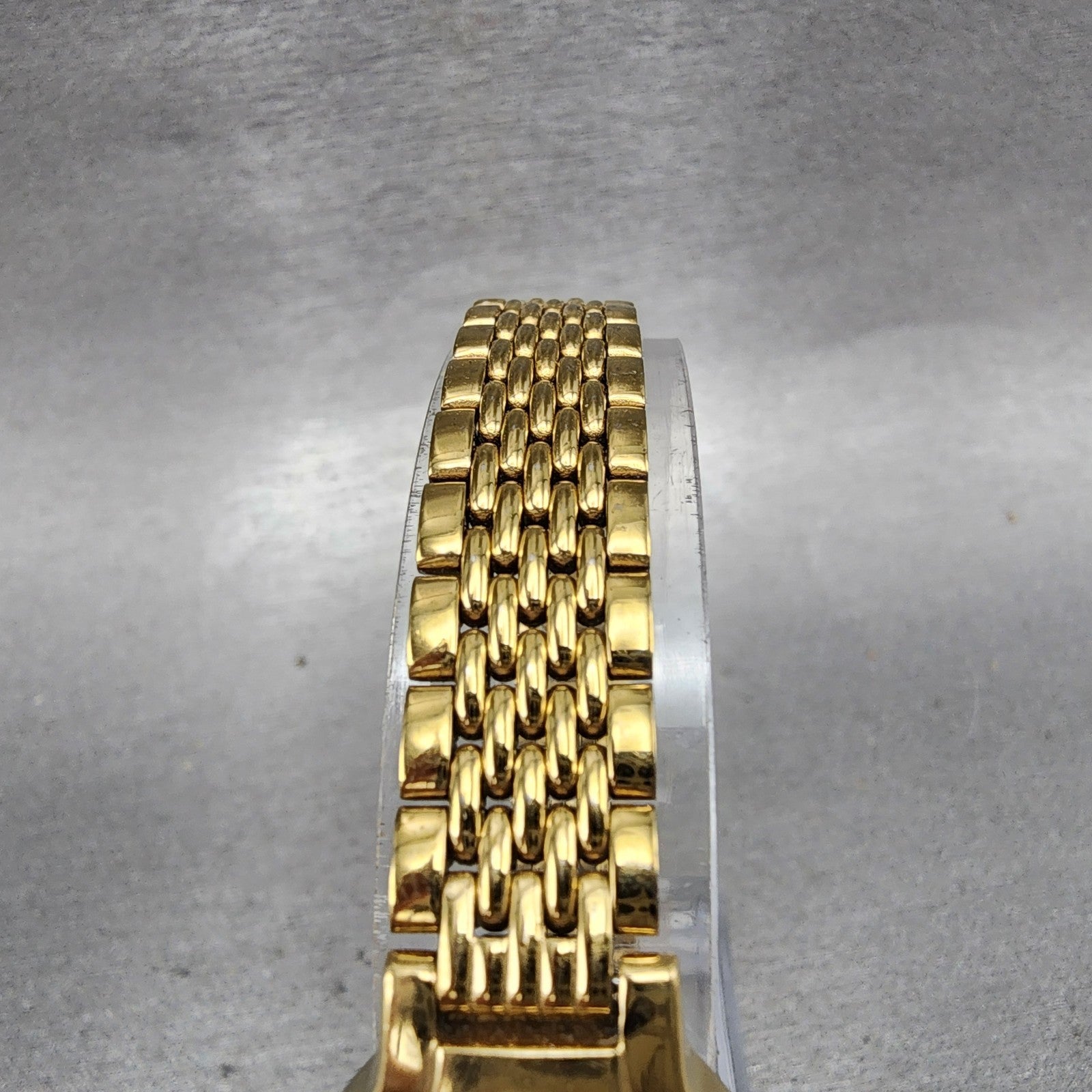 Seiko Watch Women 19mm White Dial Gold Tone Round V4010289 New Battery4