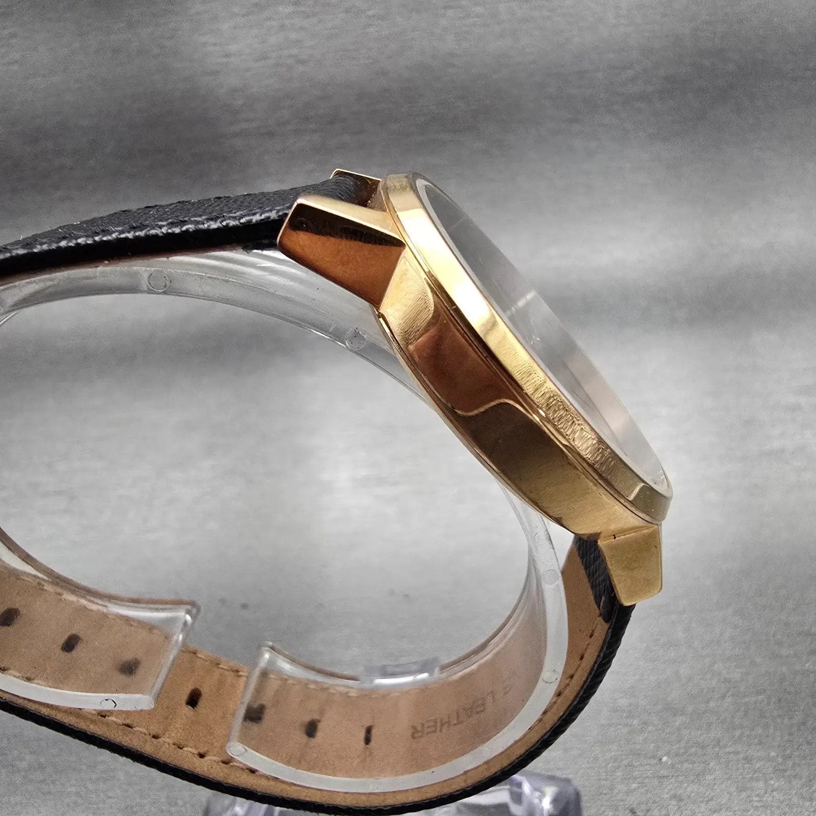 Nixon The Kensington Watch Men 37mm Black Dial Gold Tone Round New Battery3