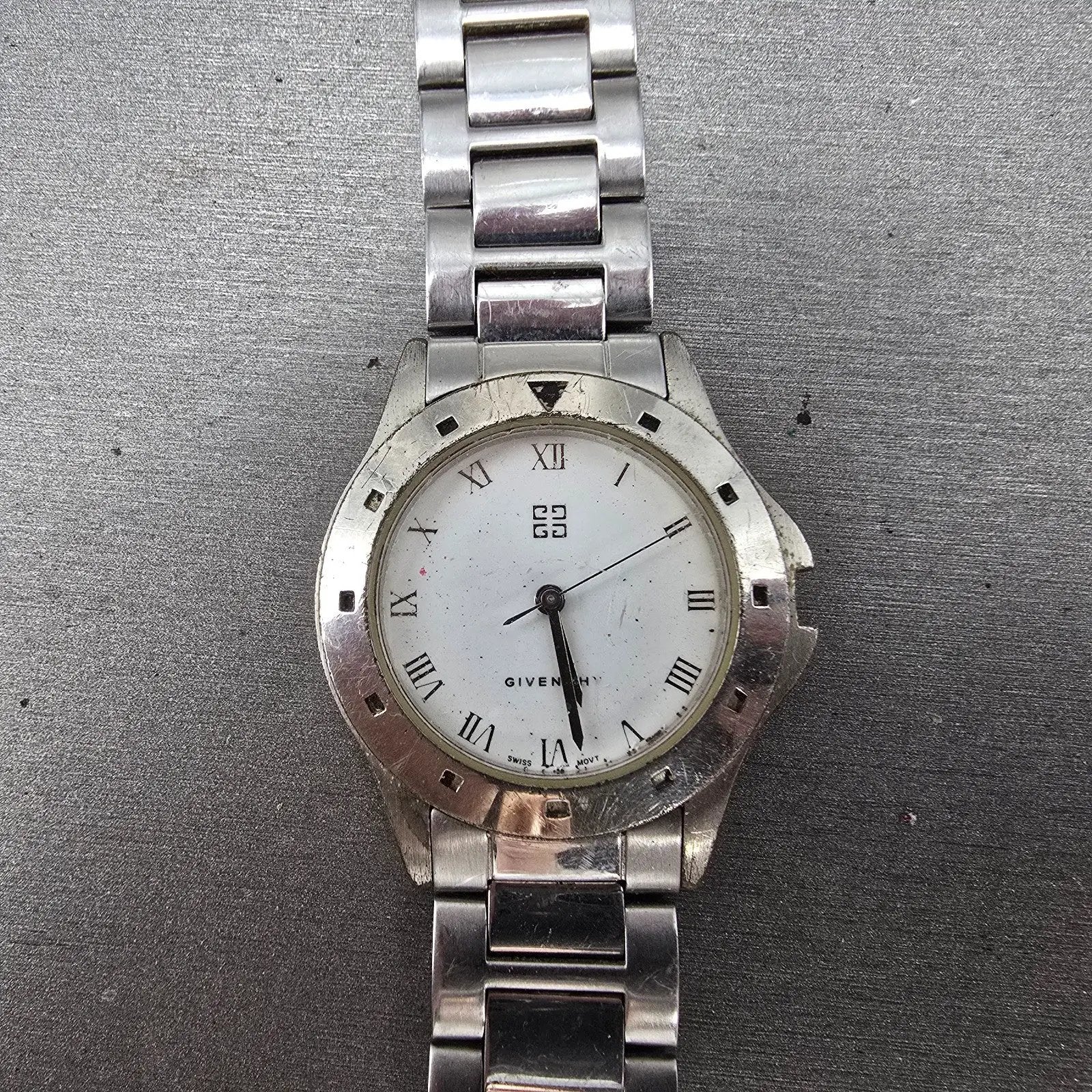Givenchy Watch Men 35mm White Dial Silver Tone Round  Broken Bracelet PARTS0