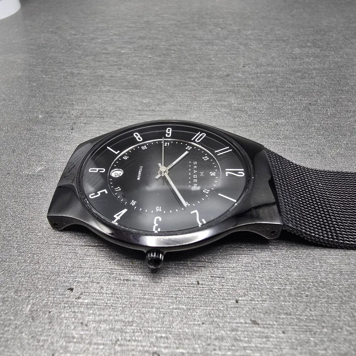 Skagen Denmark Watch Men 37mm Black Dial Titanium Date Round 233XLTMB New Batt J3