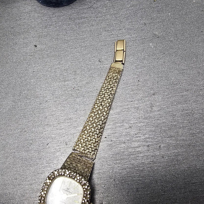 Hamilton Watch Women 18mm White Dial Gold Tone Rectangle Diamonds 8862 PARTS8