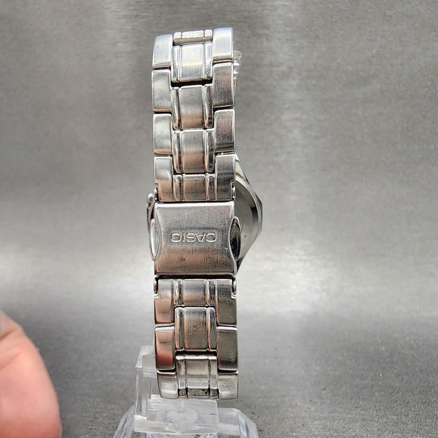 Casio Waveceptor Watch Women 30mm White Dial Silver Tone Date Round Runs LWQ1507