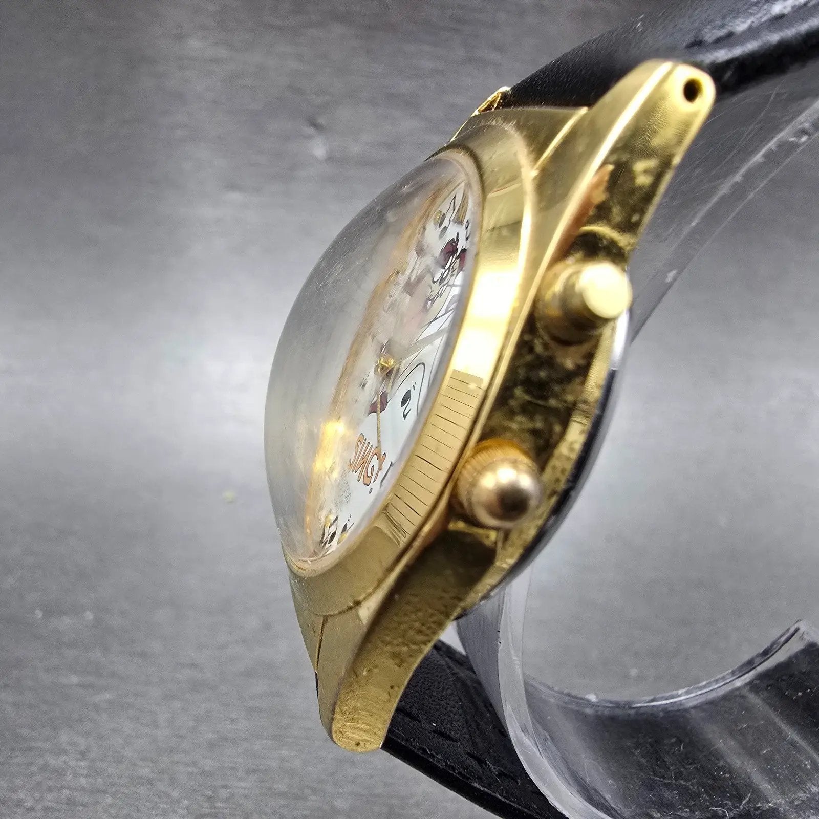 Armitron Tasmanian Devil Watch Men 32mm White Dial Gold Tone Musical New battery2