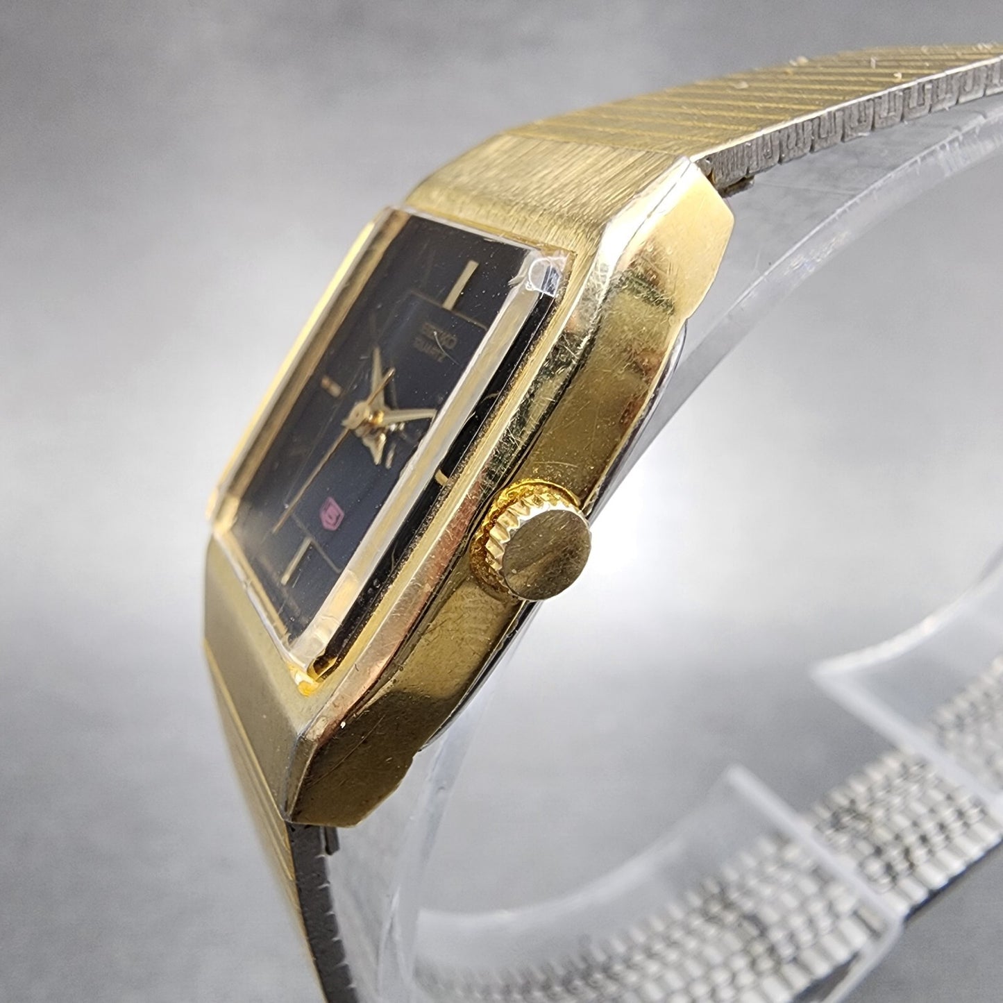Seiko Tank Watch Women 18mm Black Dial Gold Tone Rectangle 2B215020 New Battery2