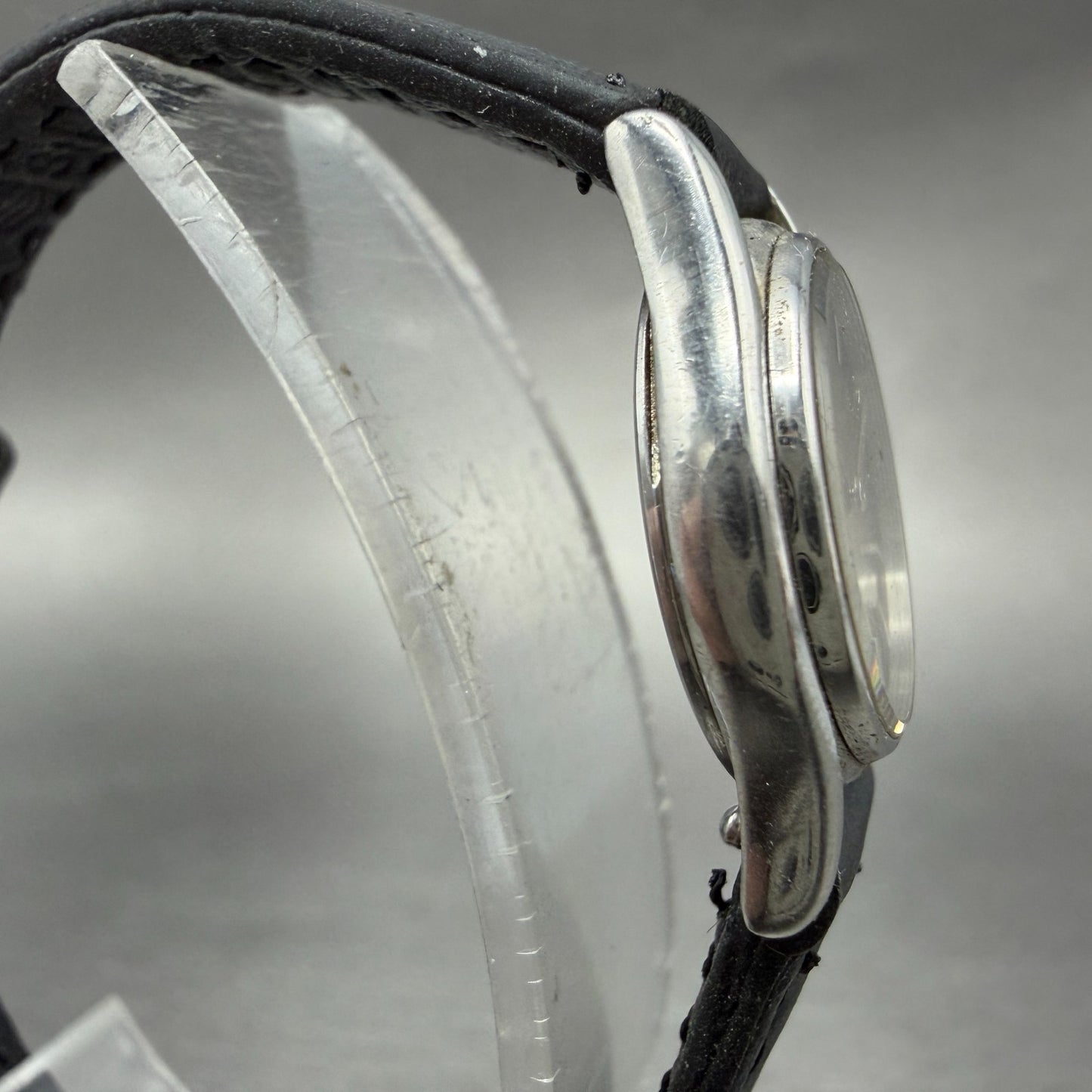Seiko Watch Women 20mm Silver Dial Silver Tone Round 1400-002A New Battery3