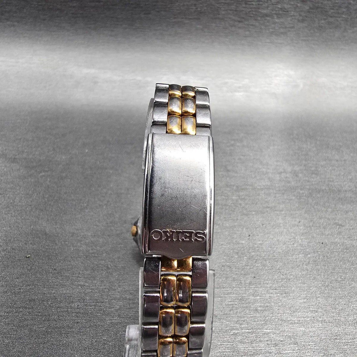 Seiko Sports 50 Watch Women 25mm Silver Dial Two Tone Date 7N82-0261 New Batt 897