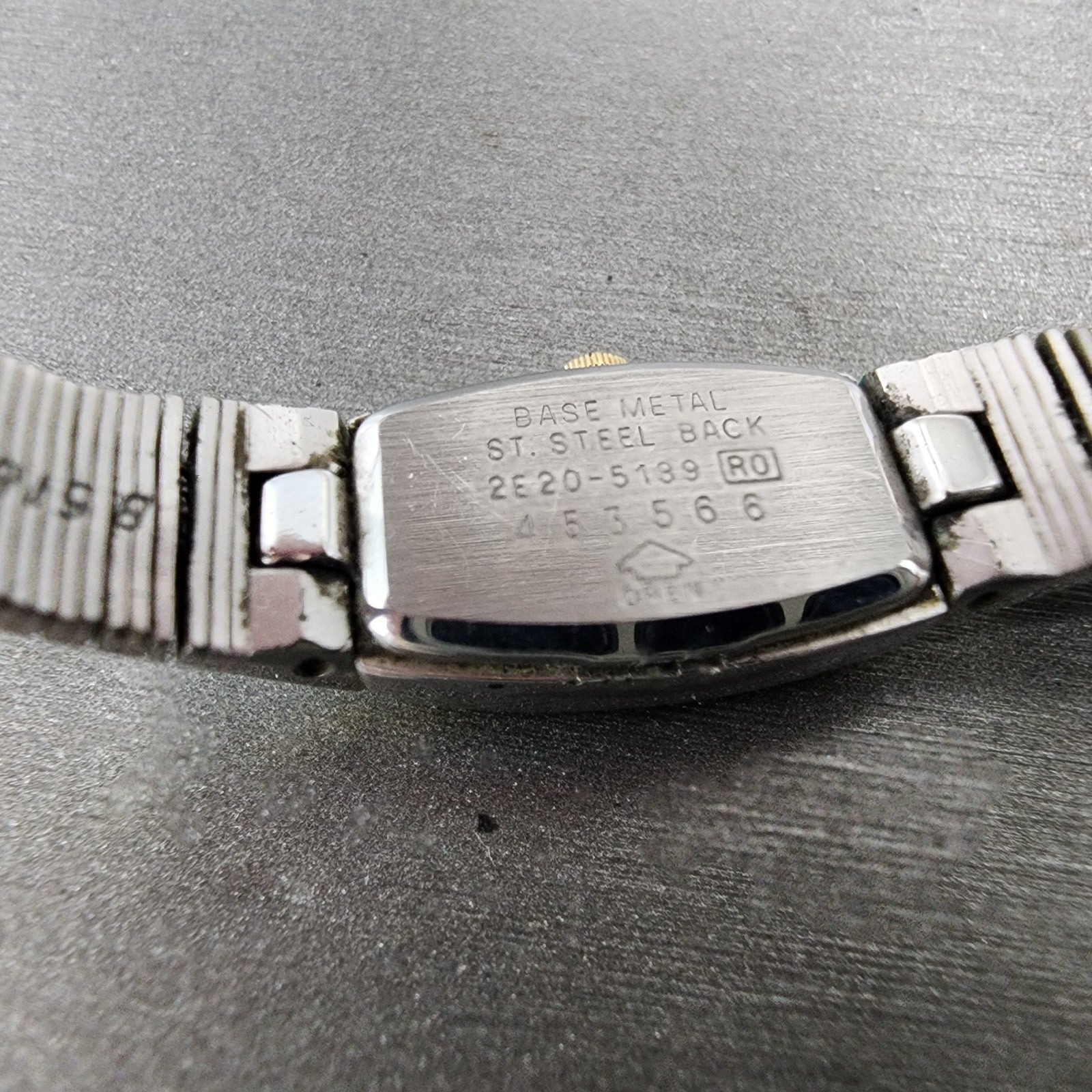 Seiko Tank Watch Women 13mm Silver Dial two Tone Rectangle 2e205139 New Battery9