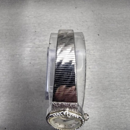 Bulova Watch Women 17mm Silver Dial Silver Tone Gemmed Round 91L09 New Battery4