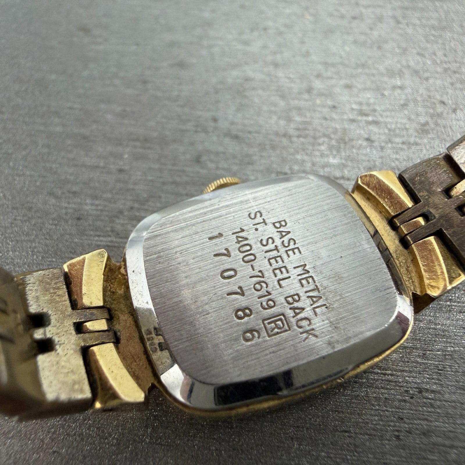 Seiko Tank Watch Women 16mm Champagne Dial Gold Tone 1400-7619 New Battery9