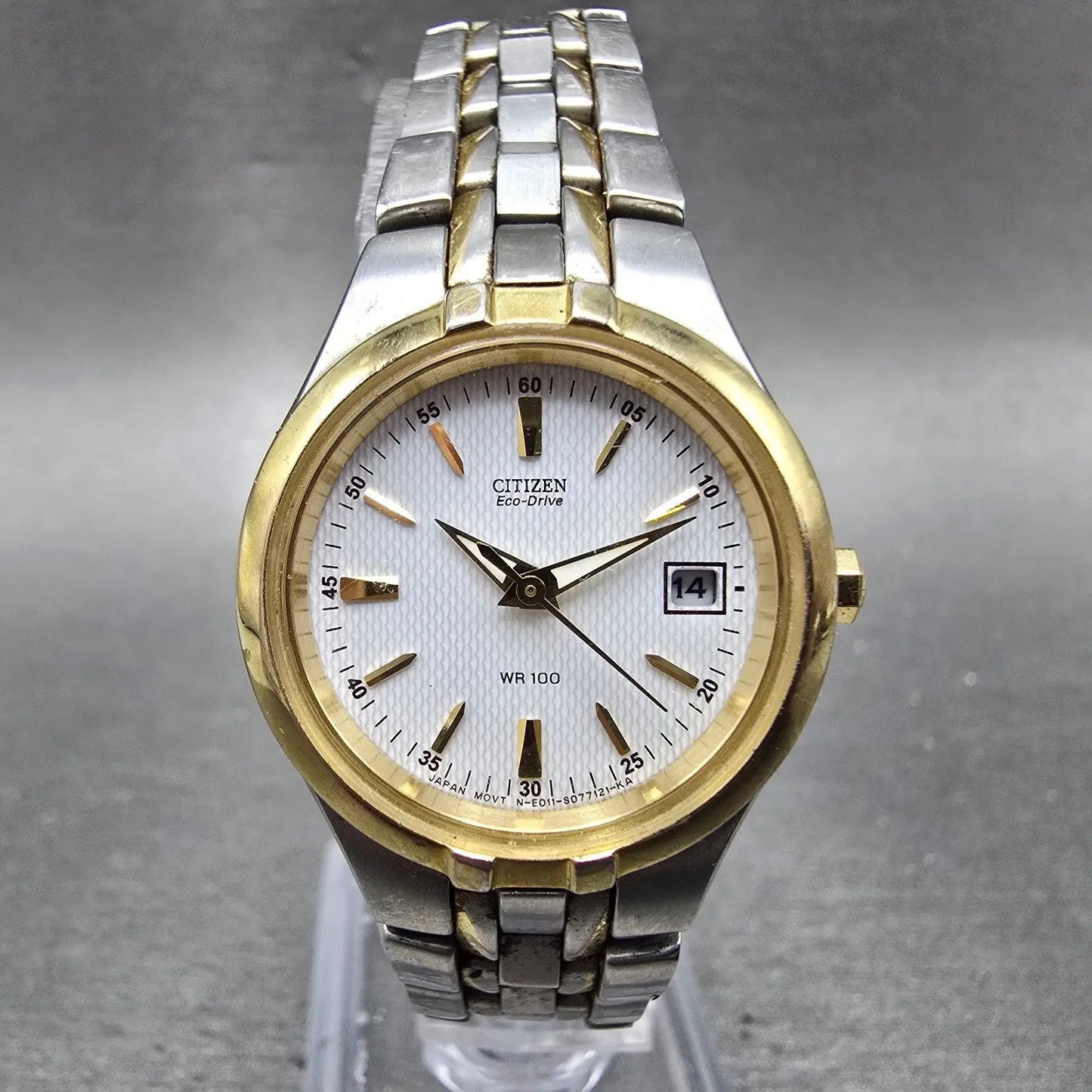 Citizen Eco-Drive Watch Women 26mm White Dial Two Tone Date E011-S049555 Runs HK0