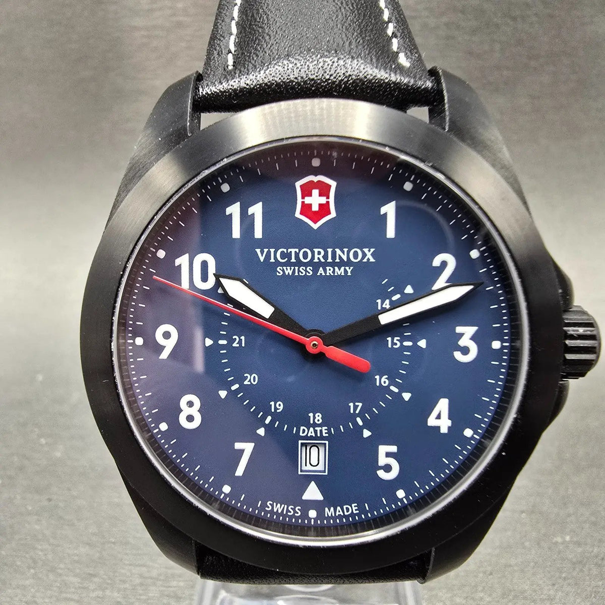 Victorinox Swiss Army Heritage Watch Men 41mm Blue Dial Black Date Round New bat0