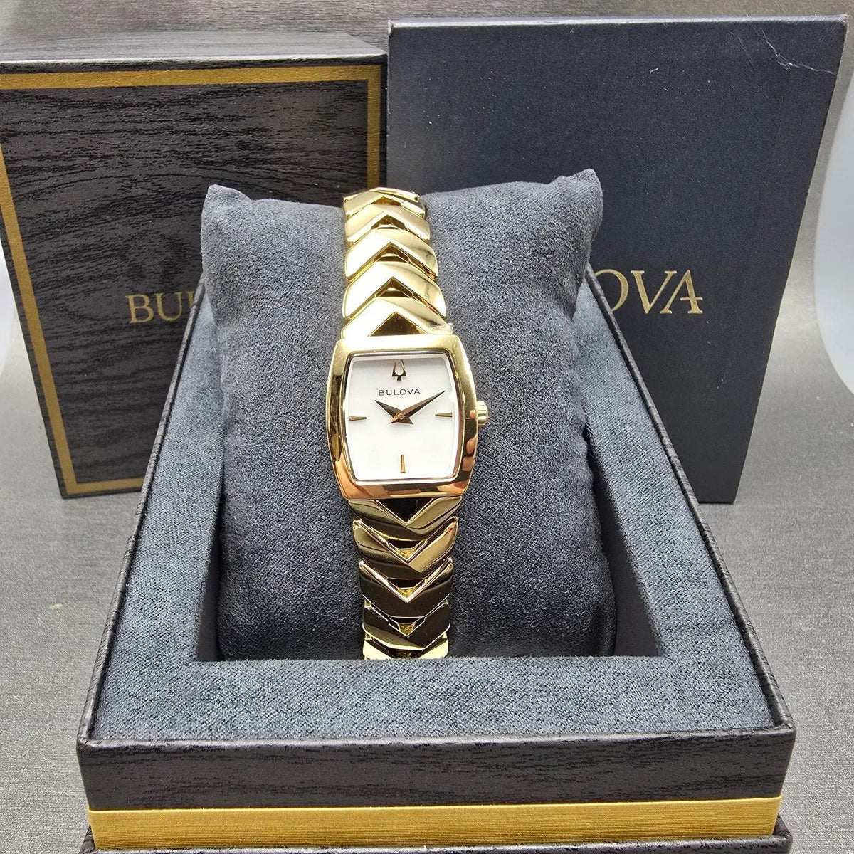 Bulova Classic Watch Women 23mm MOP Dial Gold Tone Rectangle 97L183 New Battery0
