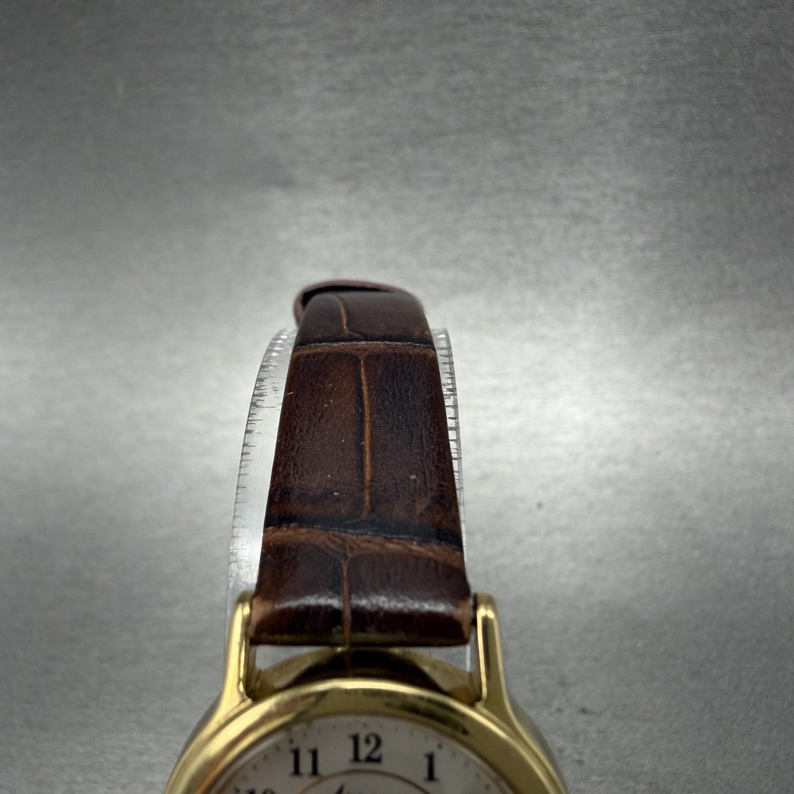 Seiko Avenue Watch Women 23mm Silver Dial Gold Tone Round 2K22-0080 New Battery4