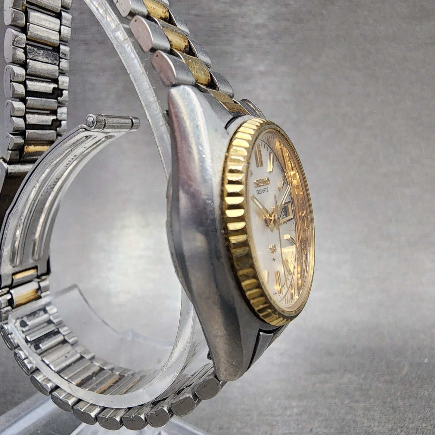 VTG Seiko SQ Watch Women 25mm White Dial Two Tone Daydate Round 85230059 NewBat4