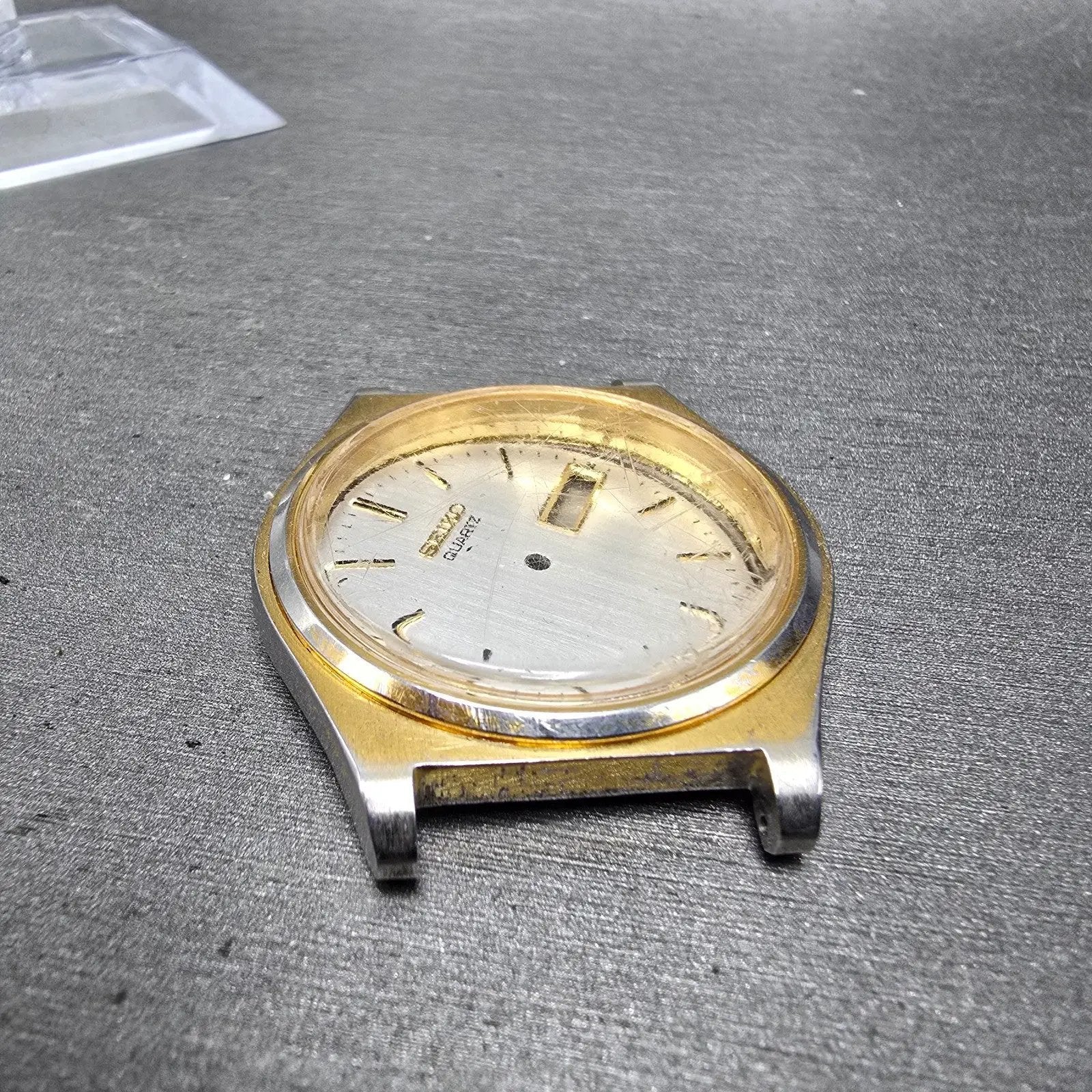 Seiko V743-8A20 Watch Case & Dial SIlver Dial Gold Tone Round 37mm W/Crystal3