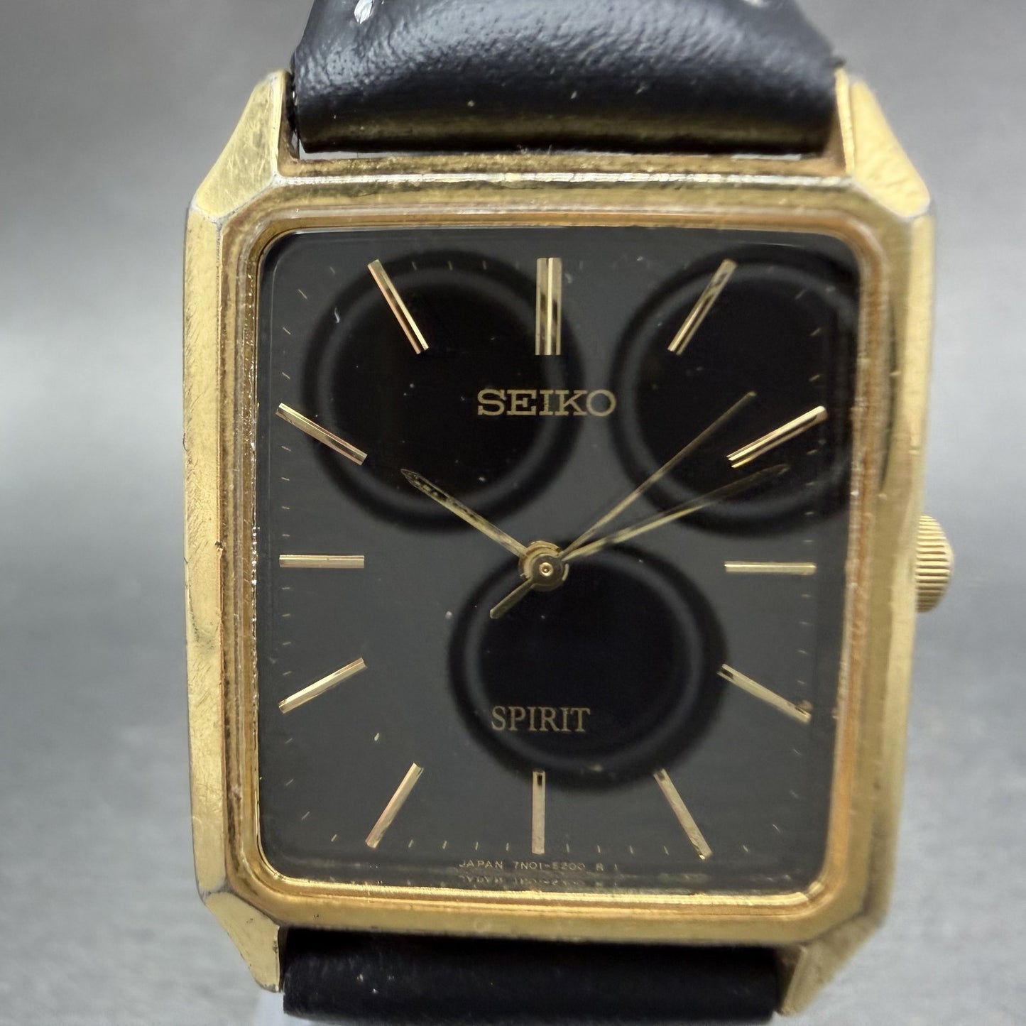 Seiko Spirit Tank Watch Men 25mm Black Dial Gold Tone Rectangle 7N01-5180 Newbat1