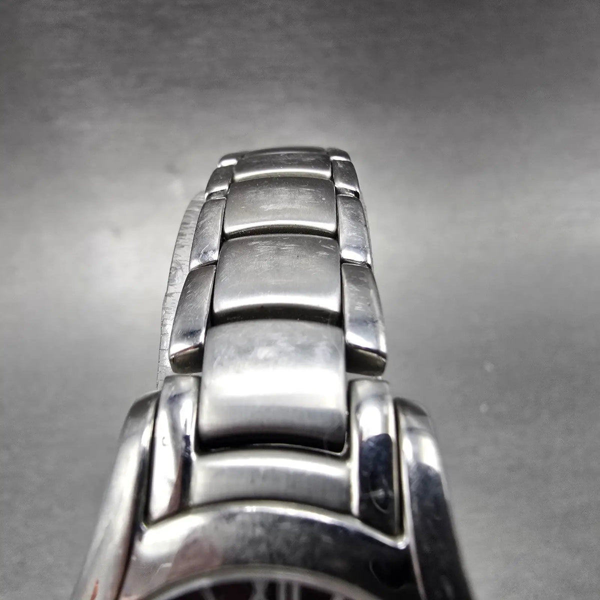 Citizen Watch Women 25mm Black Dial Silver Tone Date Round E011-S015502 Runs JP94