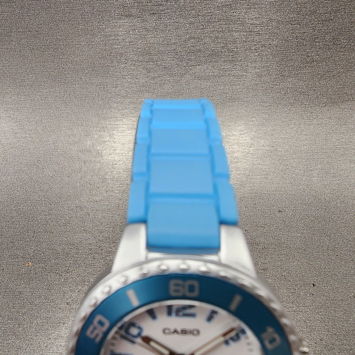 Casio Dive Watch Women 32mm White Dial Silver Tone Round LTP1331 New Battery5