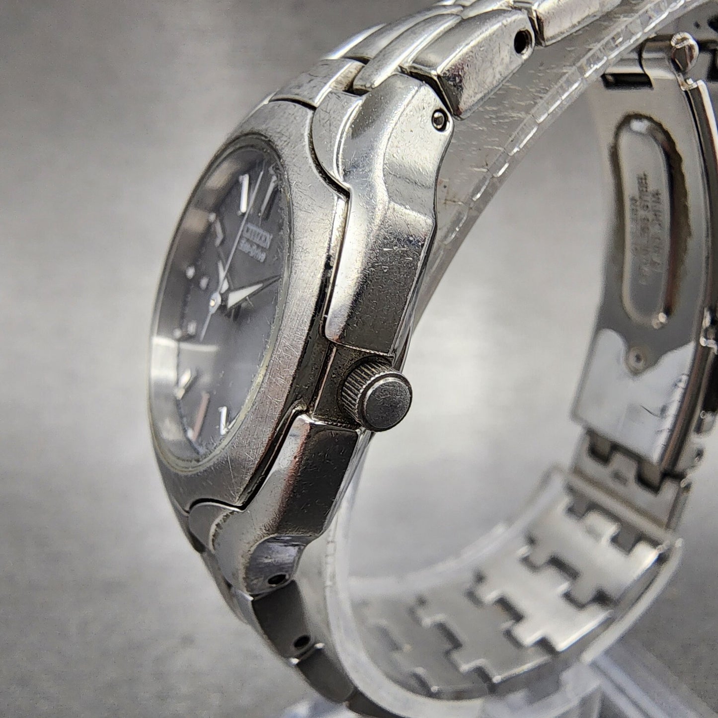 Citizen EcoDrive Watch Women 25mm Silver Dial Silver Tone Date E011S049601 Run2