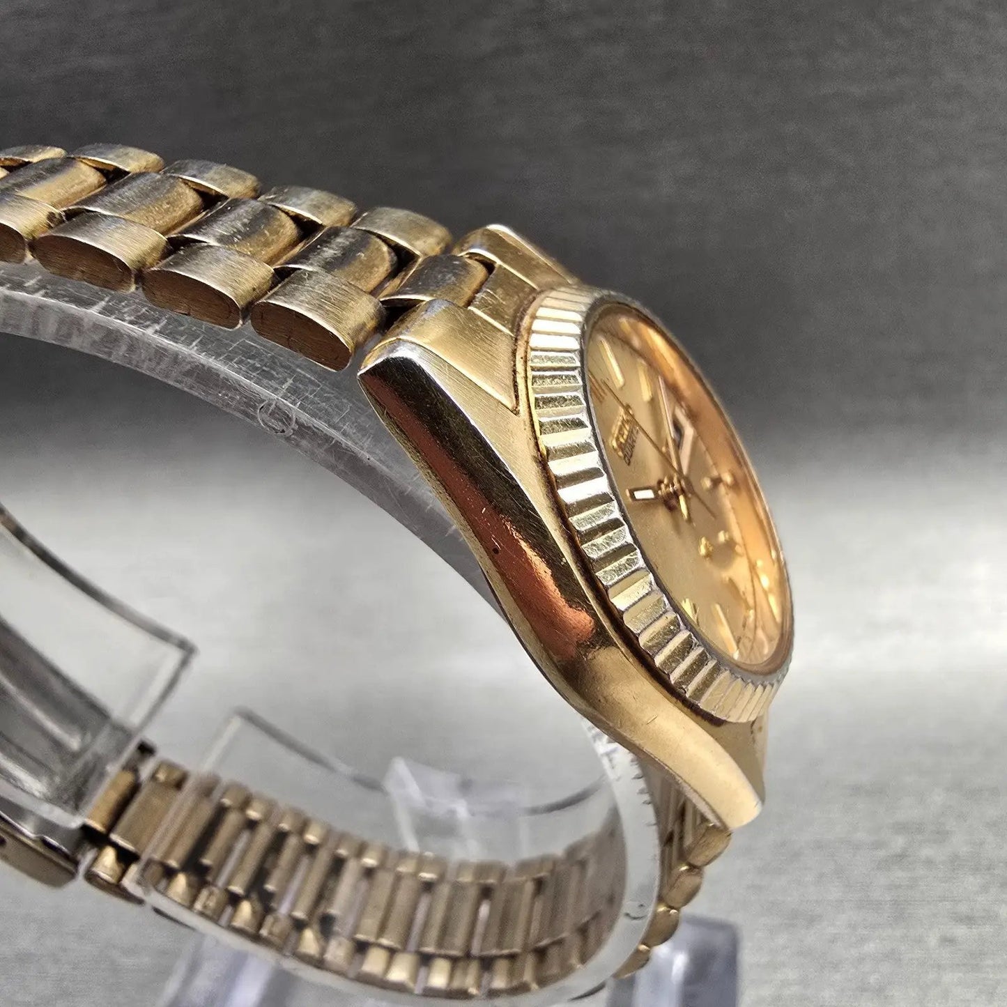 Seiko SQ Watch Women 24mm Gold Dial Gold Tone Daydate Round 3E23-0A60 New Batt 63