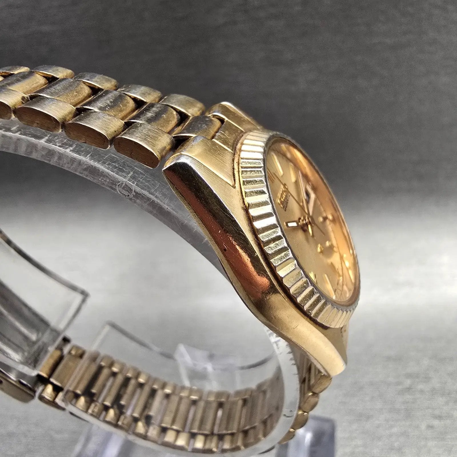 Seiko SQ Watch Women 24mm Gold Dial Gold Tone Daydate Round 3E23-0A60 New Batt 63