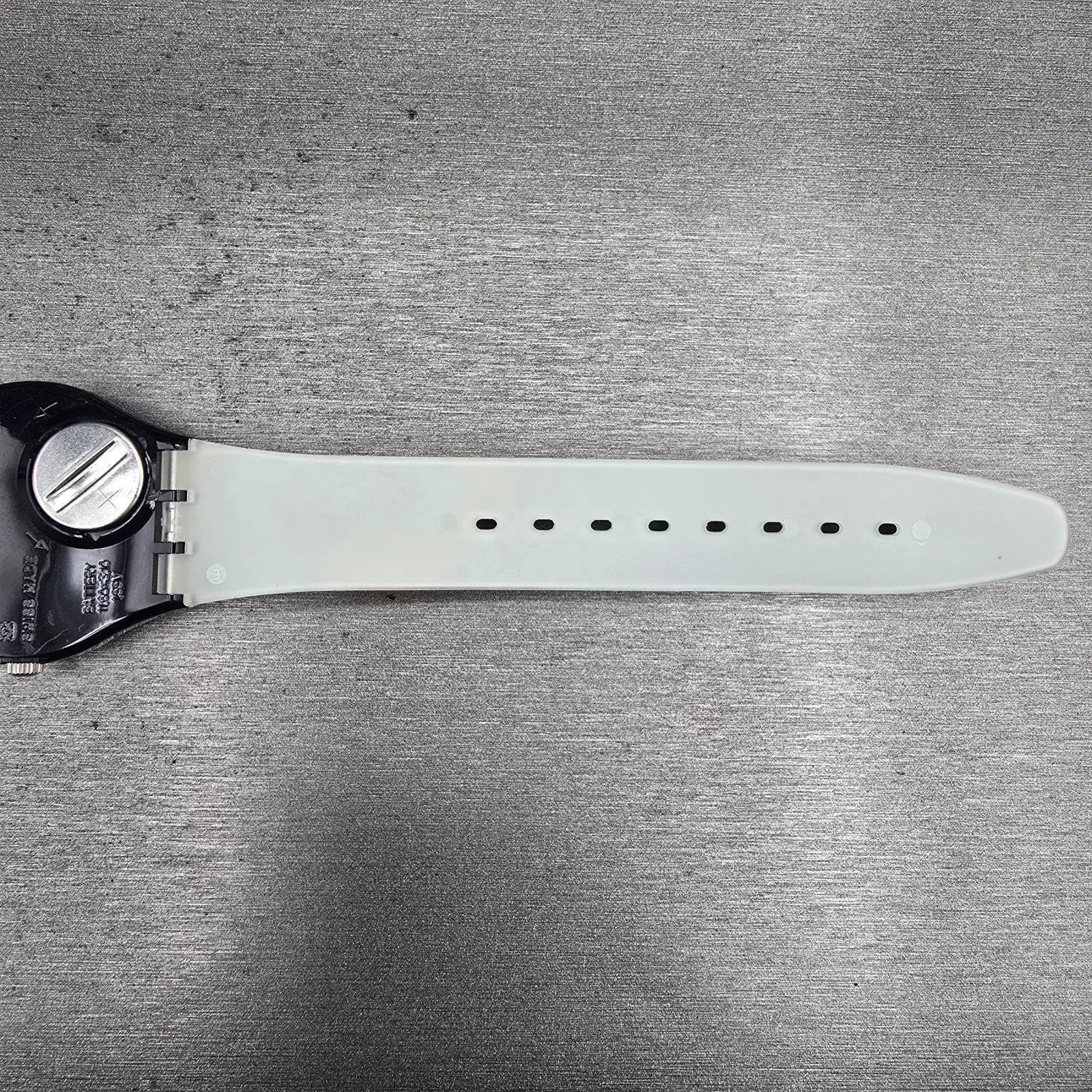 Swatch Prosperous Fish Mens Watch 34mm White Dial Black Tone Round GB226 New Bat14
