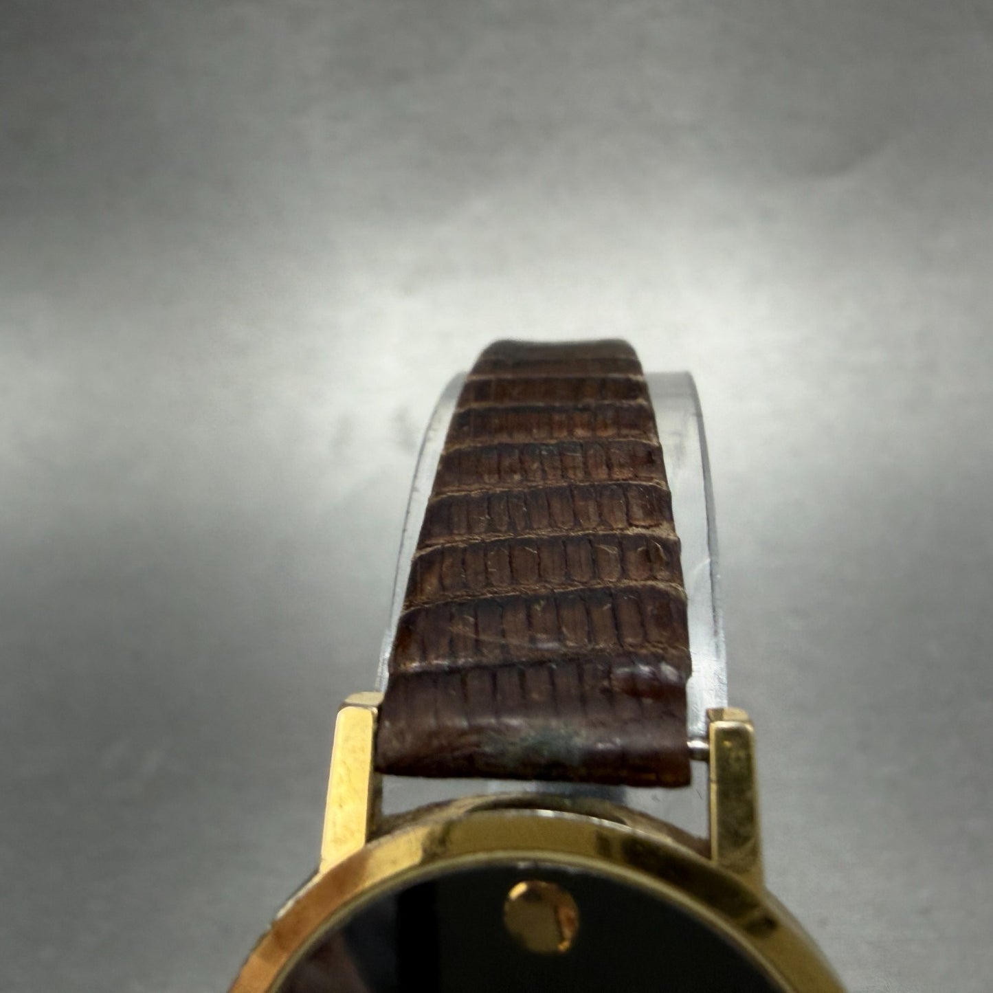 Movado Muesem Watch Women 25mm Black Dial Gold Tone Round 87-25-832 PARTS5