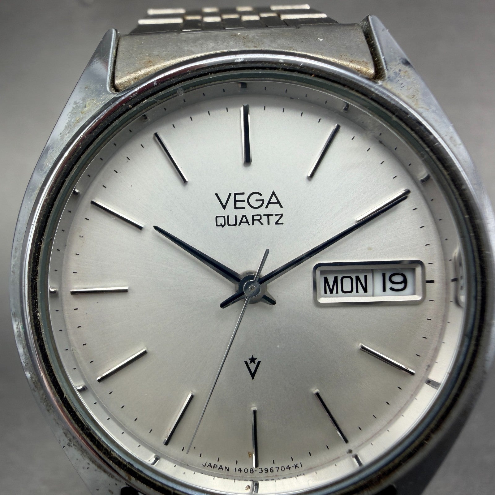 Citizen Vega Watch Men 34mm Silver Dial Silver Tone Daydate 1408-392001 PARTS2