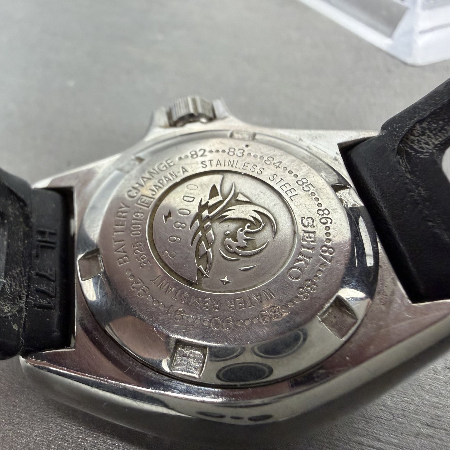 Seiko SQ Dive Watch Women 34mm Black Dial Steel Date Round 2625-0019 PARTS10