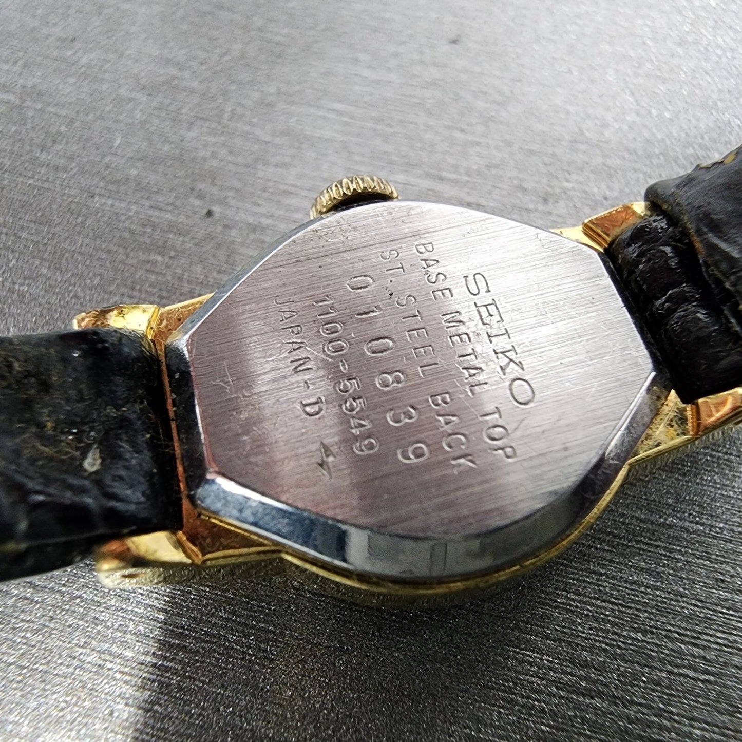 VTG Seiko Watch Women 17mm Gold Dial Gold Tone Oval Manual Wind 1100-5549 READ!!