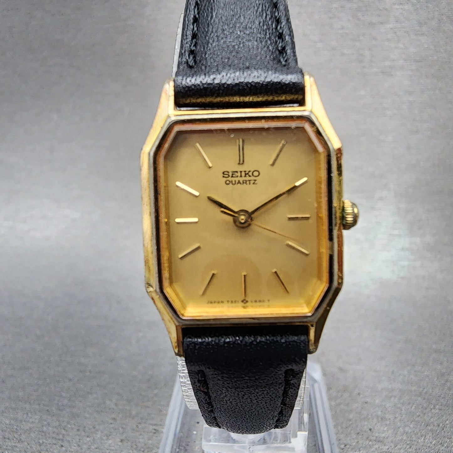 Seiko Tank Watch Women 19mm Champagne Dial Gold Tone 73215240 New Battery0