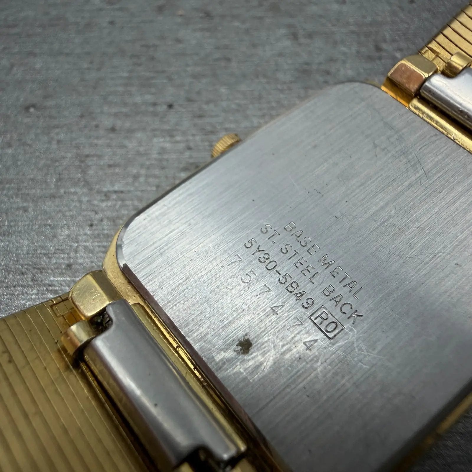 Seiko Tank Watch Men 25mm Silver Dial Gold Tone Rectangle READ! 5Y30-5B49 NewBat14
