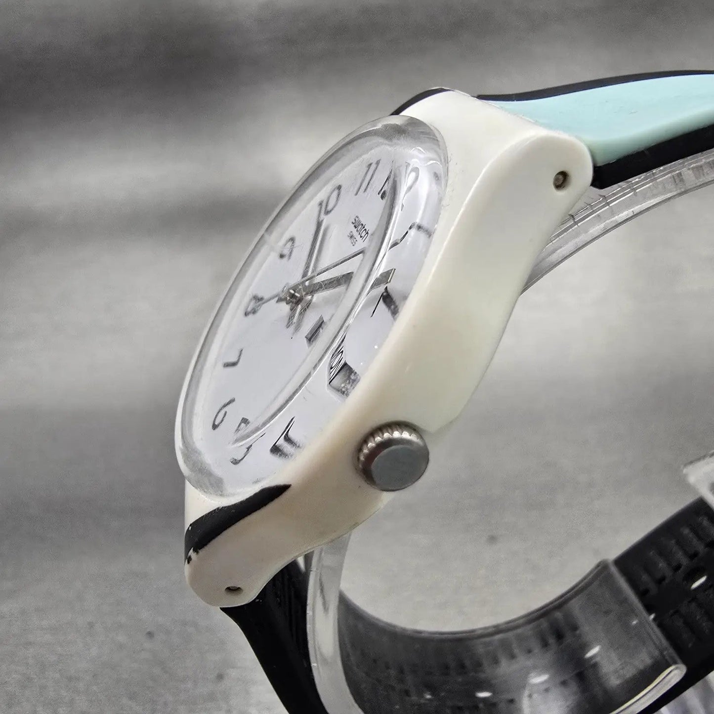 Swatch GREYTWIST Watch Men White Dial White Case Daydate Round GW711 New Battery2