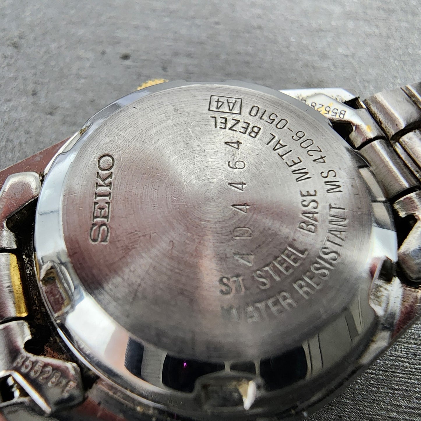 Seiko 5 Watch Women 25mm White Dial Two Tone Daydate Round 42060510 Runs9