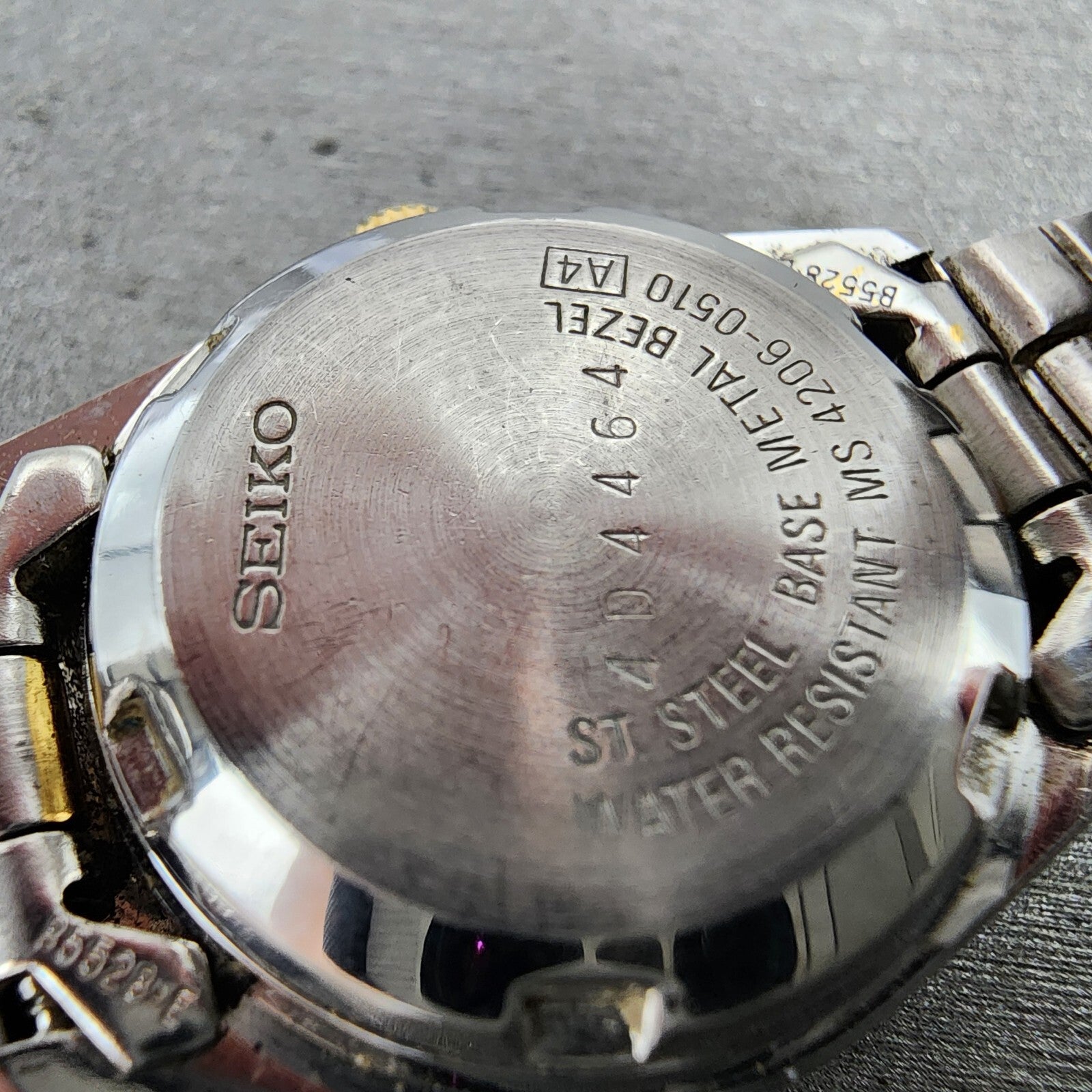 Seiko 5 Watch Women 25mm White Dial Two Tone Daydate Round 42060510 Runs9