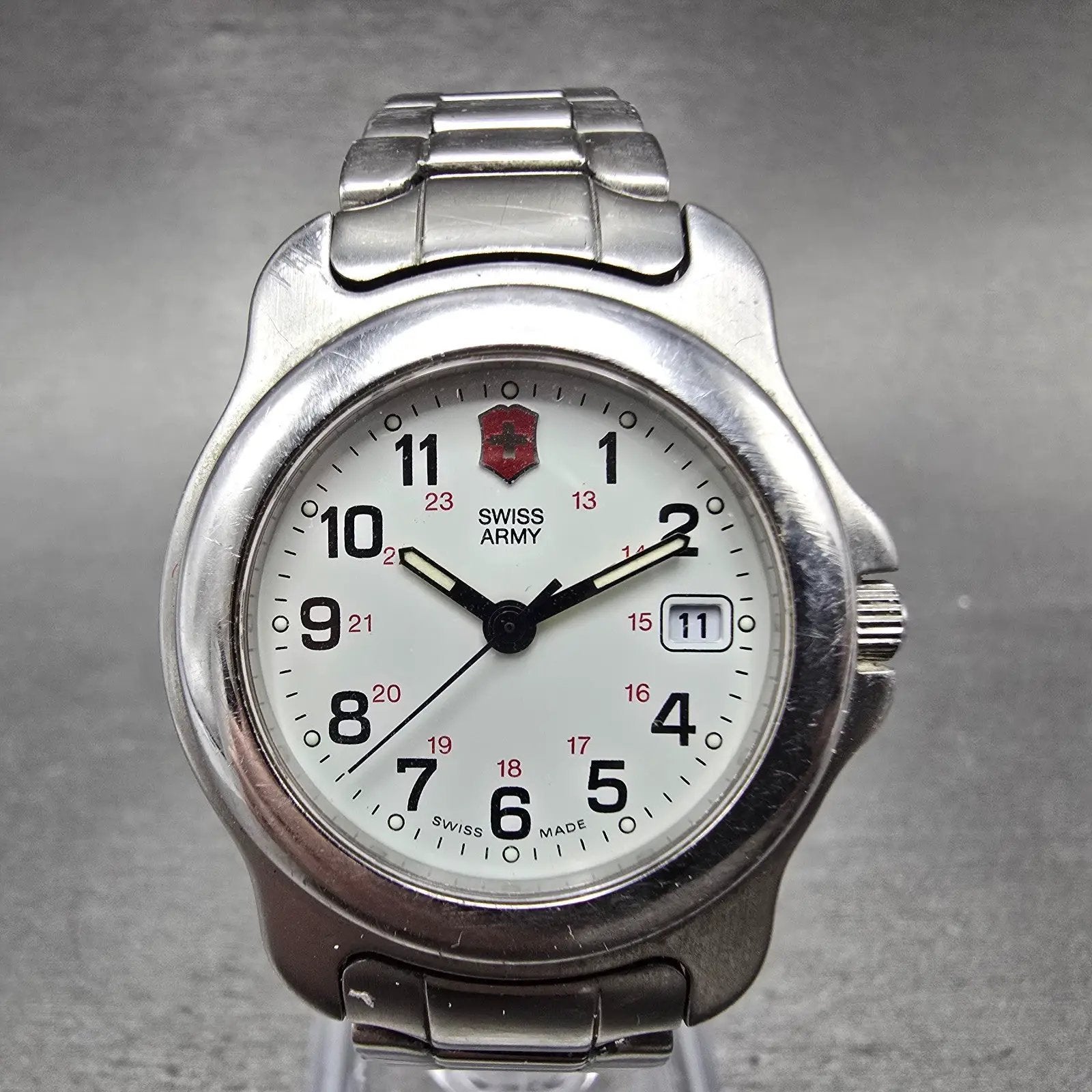 Victorinox Swiss Army Watch Women 30mm White Dial Silver Tone Date 1505 New Batt0
