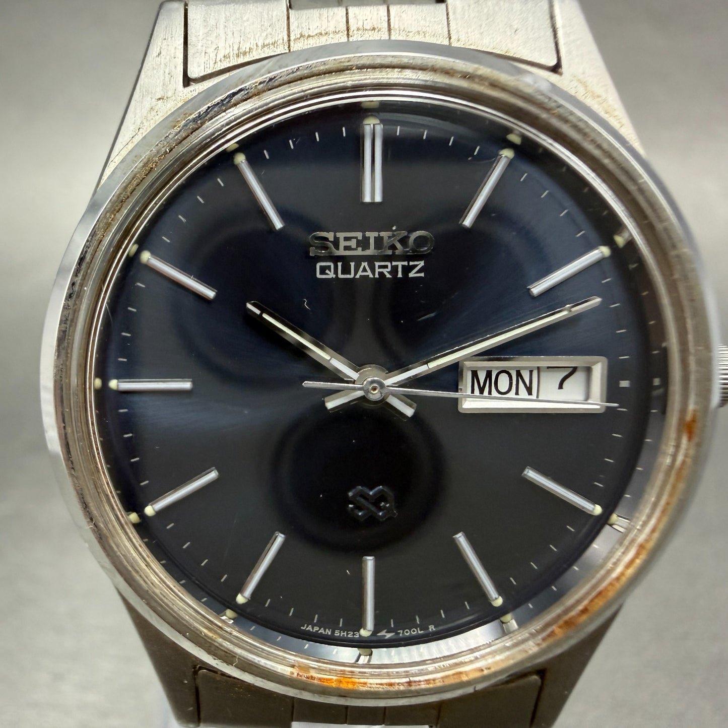 Seiko SQ Watch Men 34mm Blue Dial Silver Tone Daydate Round 5H23-7009 NewBattery1