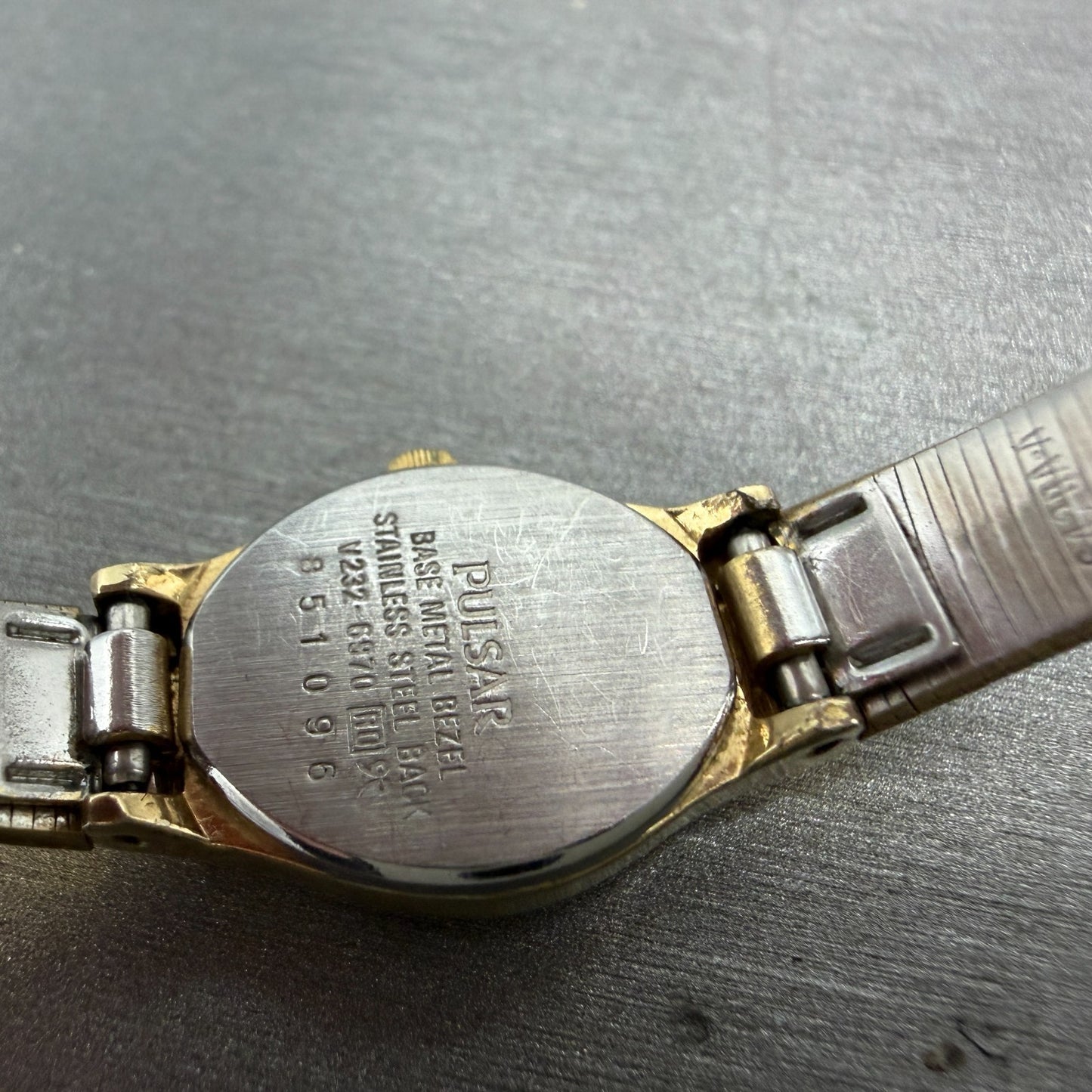 Pulsar Watch Women 15mm Cream Dial Gold Tone Oval V232-6970 New Battery9