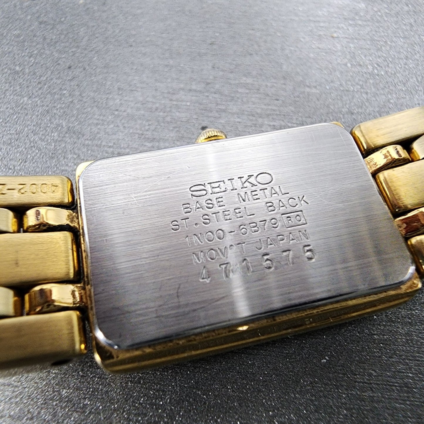 Seiko Tank Watch Women 17mm White Dial Gold Tone Rectangle 1N006B79 New Batt9