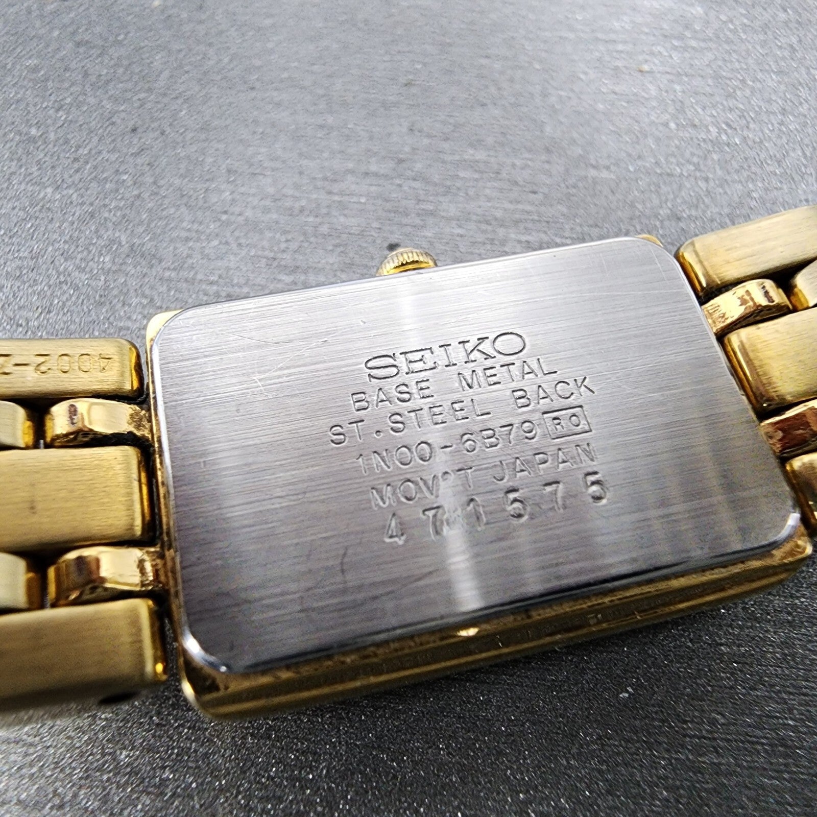 Seiko Tank Watch Women 17mm White Dial Gold Tone Rectangle 1N006B79 New Batt9
