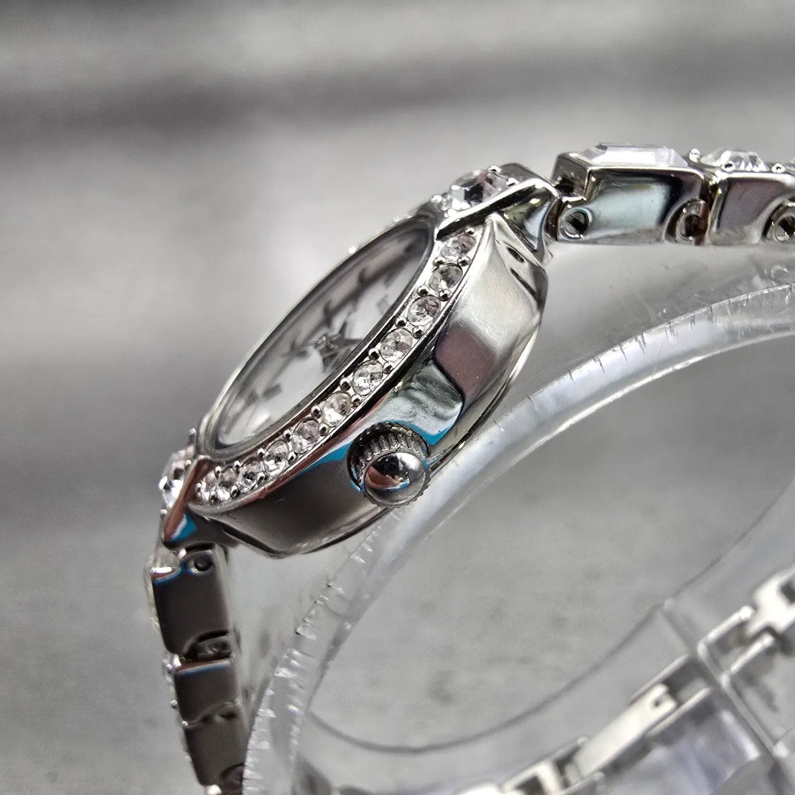 Bulova Watch Women 17mm Silver Dial Silver Tone Gemmed Oval 96T49 New Battery2