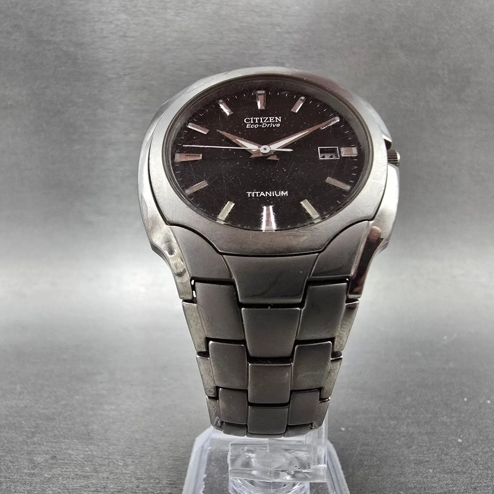 Citizen Eco-Drive Watch Men 38mm Black Dial Titanium Date E111-S049610 Runs EWR10